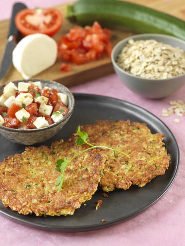 Prix engagé : Galettes flocons d’avoine et courgettes avec une salade de tomates